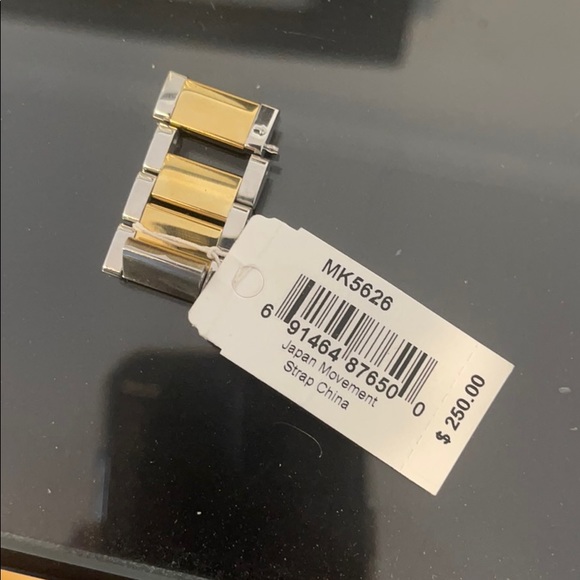 Micheal Kors MK5626 Watch - Picture 4 of 4